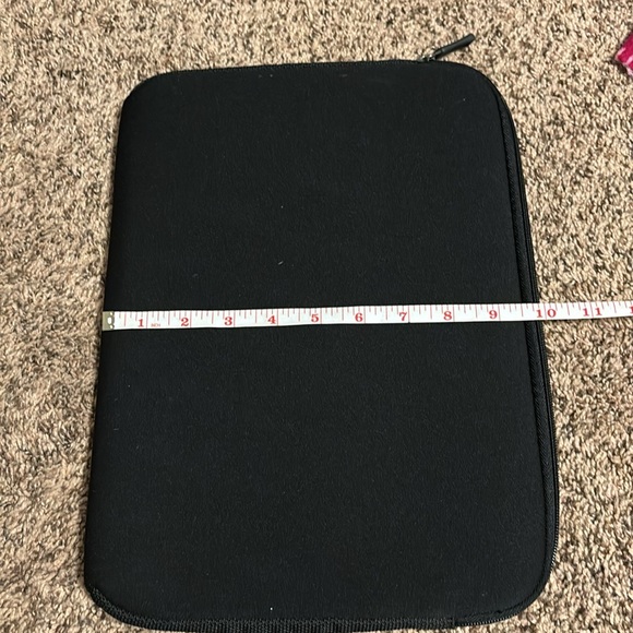 Amazon basic black laptop/ tablet sleeve with zipper top and padded - Picture 3 of 6